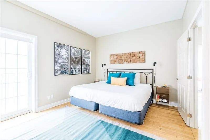 Bright 3Br In Church Yonge Corridor By Sonder location